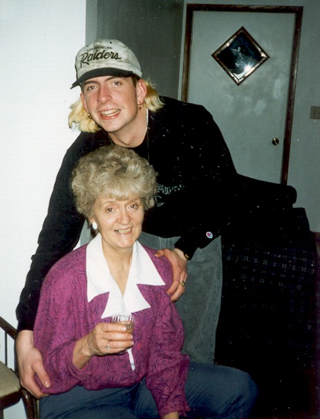 Blondie and Mom.jpg (66128 bytes)